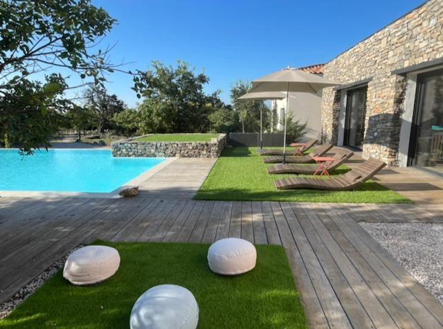 Le Domaine Du Cade-Gites D'Exception 4Etoiles "La Villa Du Cade" Cazevieille Exterior photo